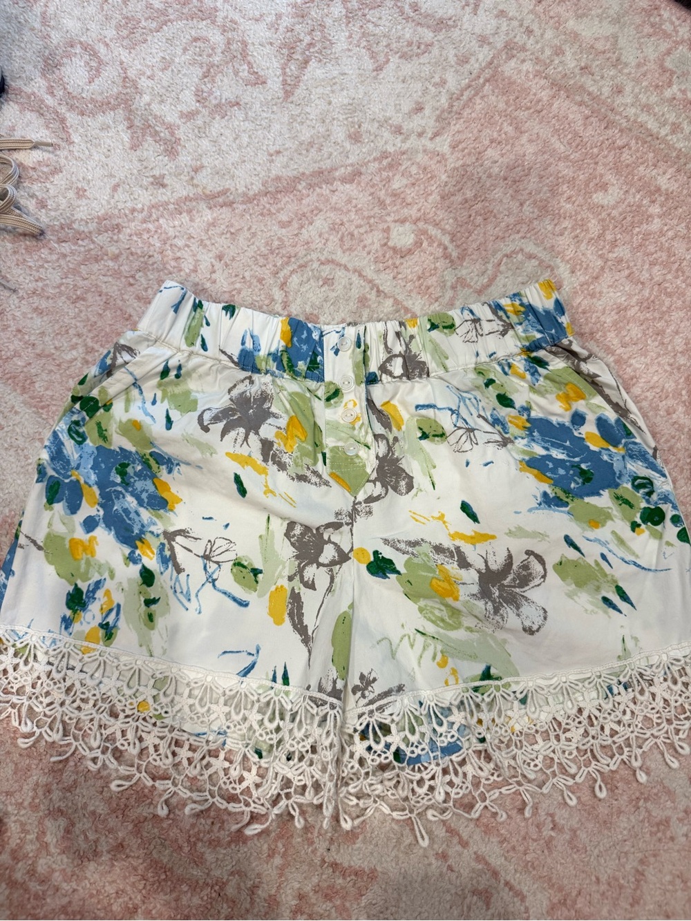 Anthropologie Women's White Floral Lace-Hem Shorts